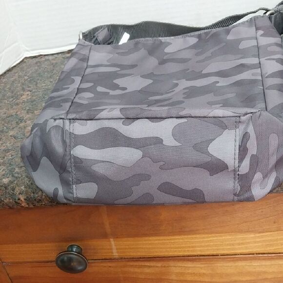 Unisex Baggallini Gray and Black Messenger Bag Urban Camouflage. - Picture 8 of 8